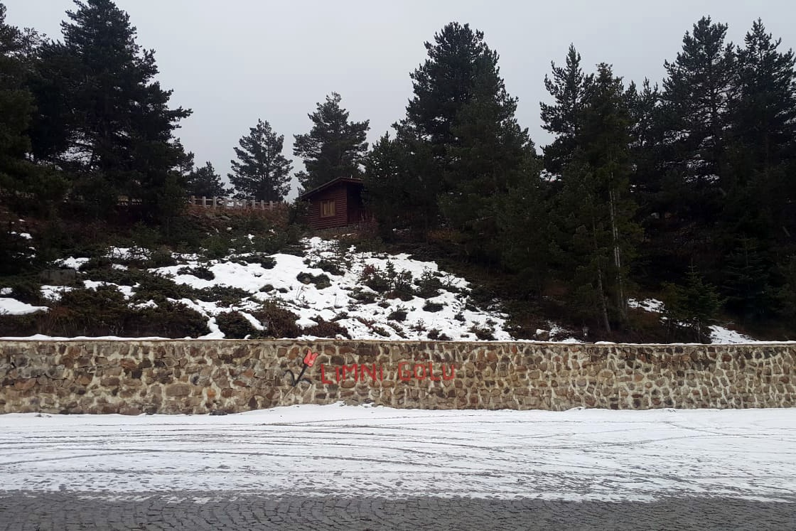 Limni Gölünde kar yağışı başladı 6