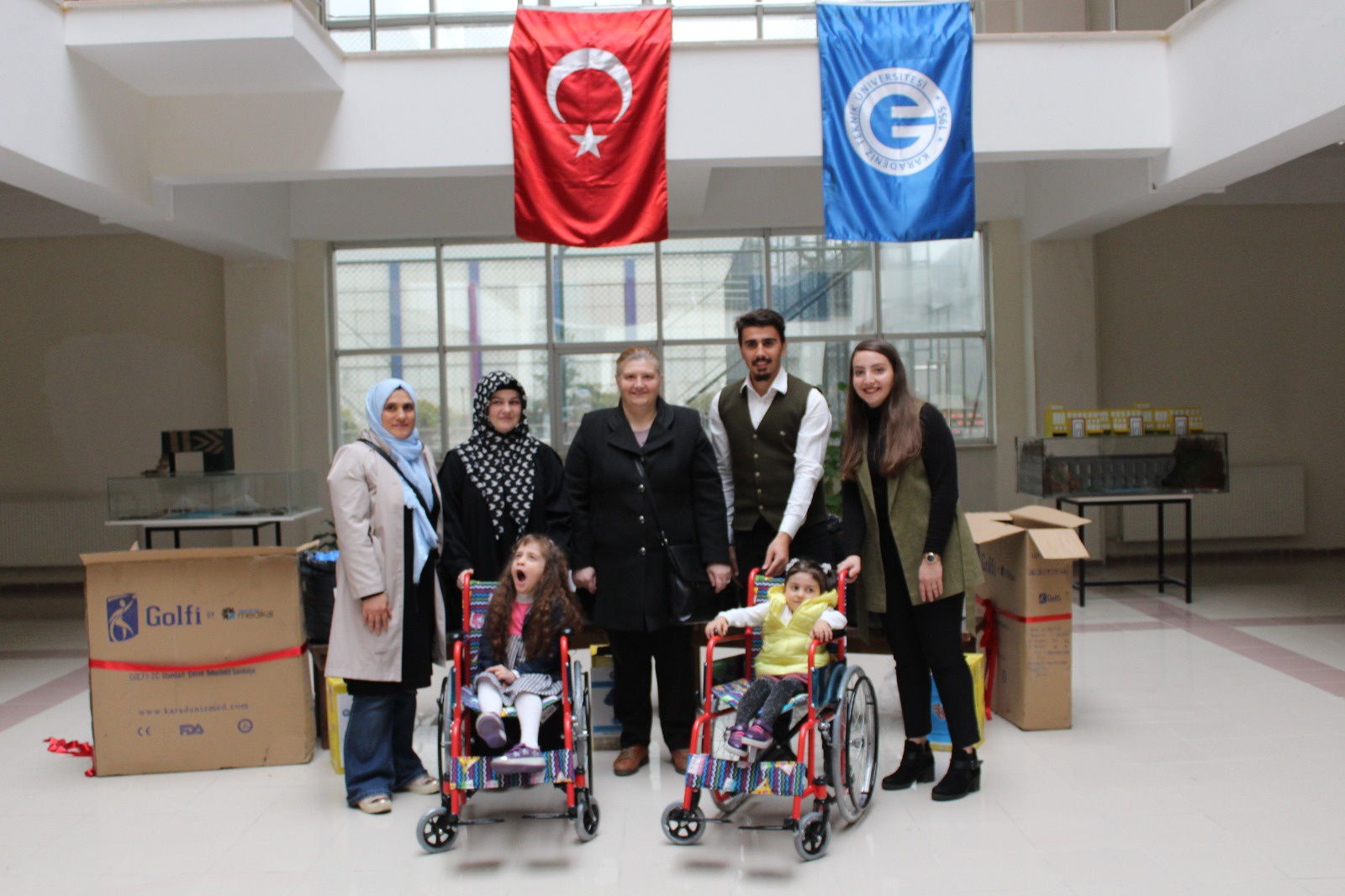 Bir yıl boyunca topladığı mavi kapaklarla 2 kişiye umut oldu 6