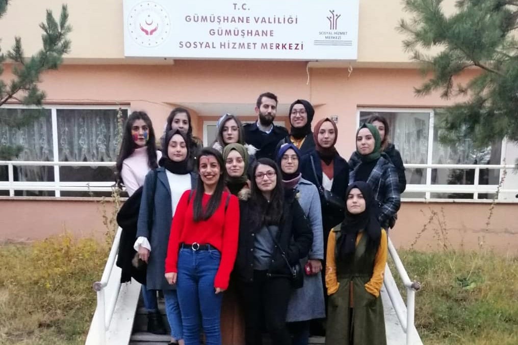 Sevgi evlerinde sevgi yumağı oluşturdular 3