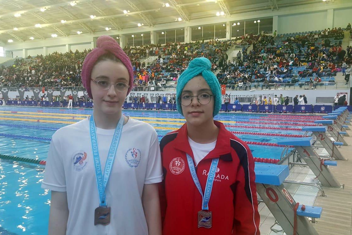 Yüzücülerimiz Türkiye şampiyonasından madalya ile döndü 3