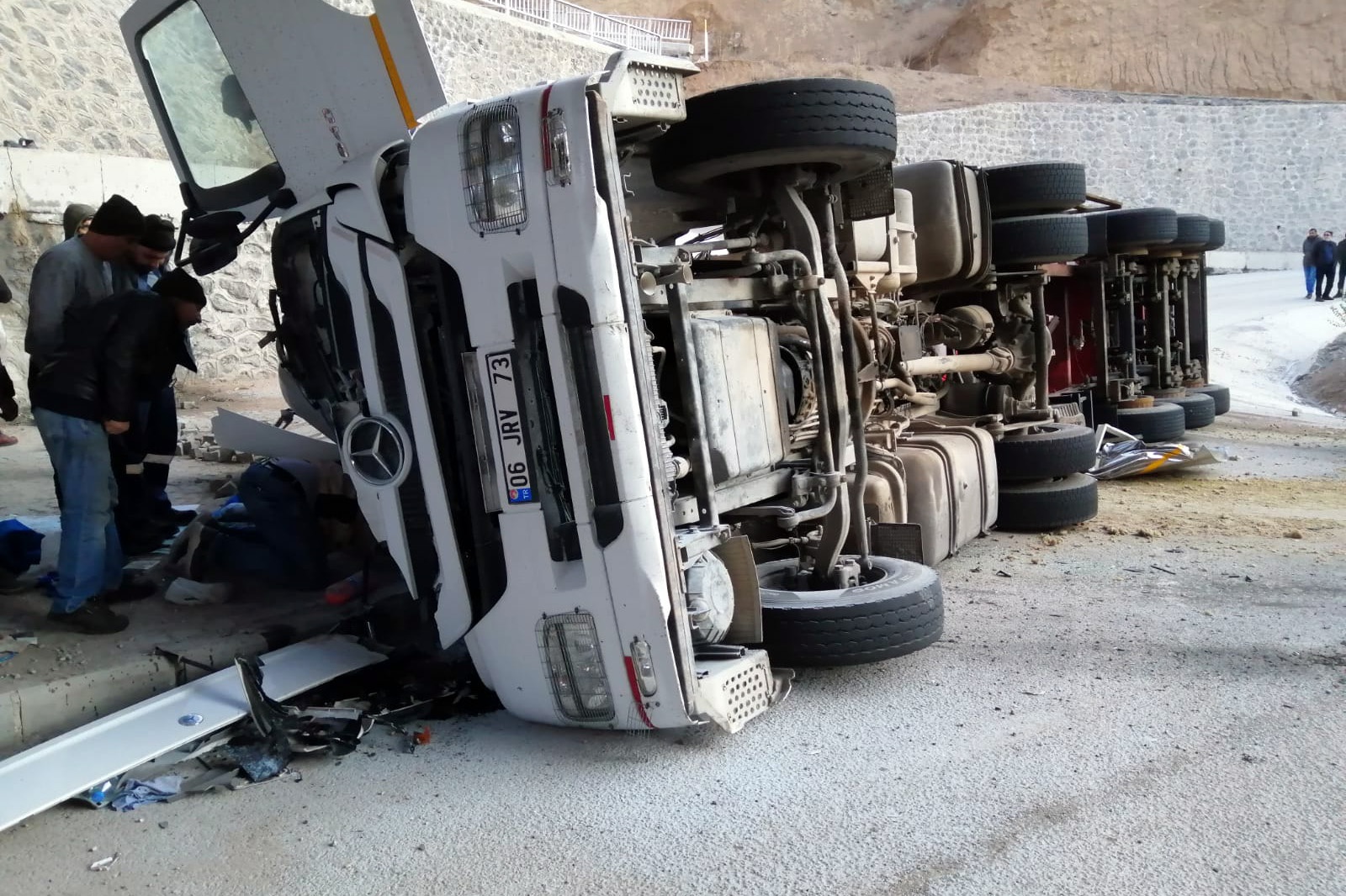 TIR kazası korkuttu 9