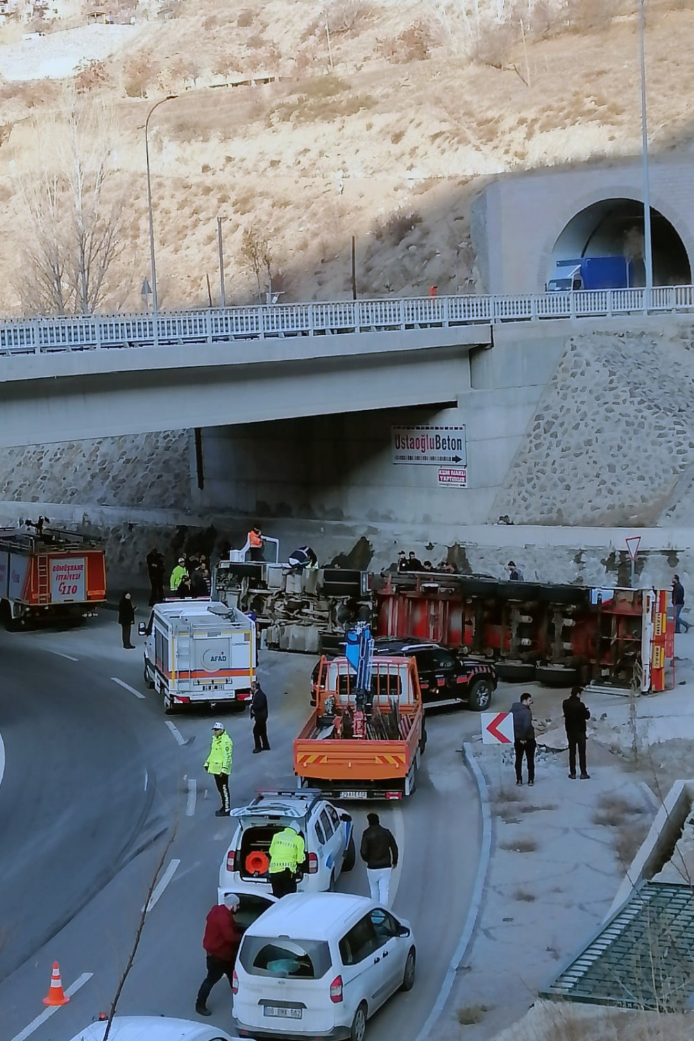 TIR kazası korkuttu 8