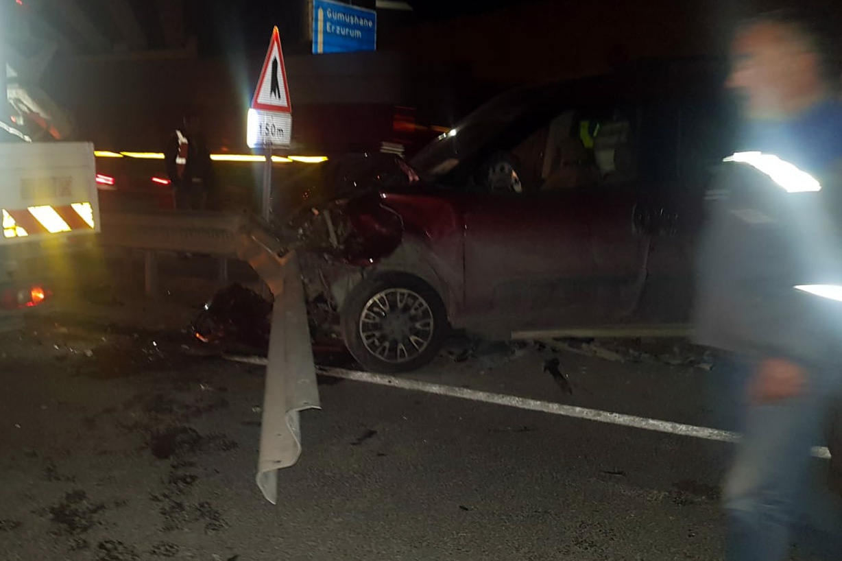 Kürtün kavşağında kaza: 1 yaralı 2