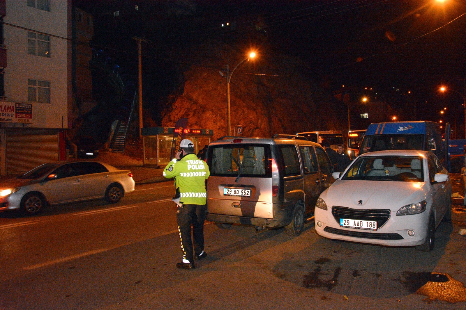 Gümüşhane’de trafik kazası: 1 ağır yaralı 6