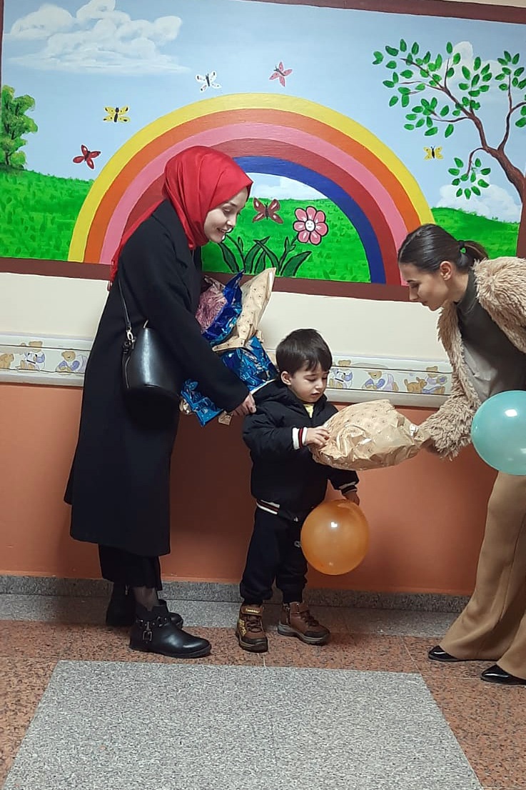 Bu kez de hasta yatan çocukları sevindirdiler 3