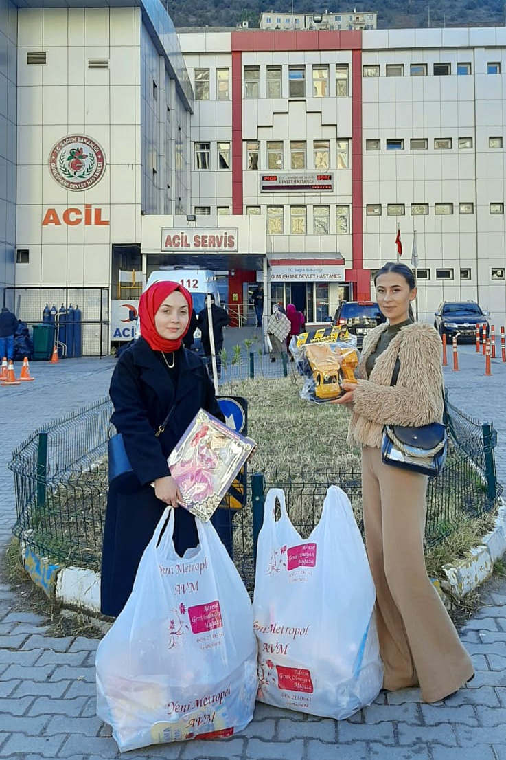 Bu kez de hasta yatan çocukları sevindirdiler 4