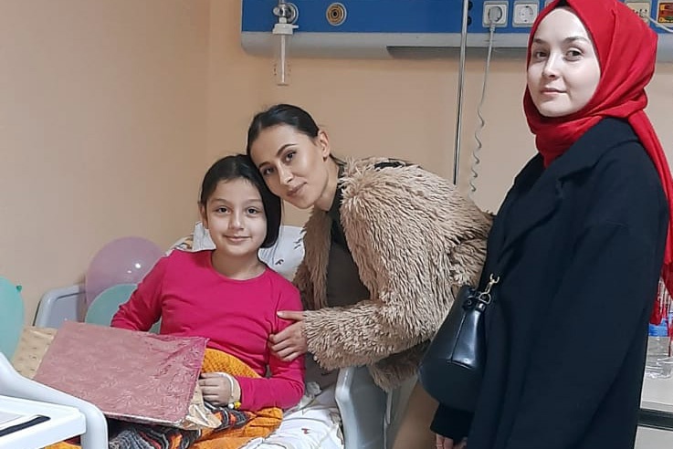 Bu kez de hasta yatan çocukları sevindirdiler 1