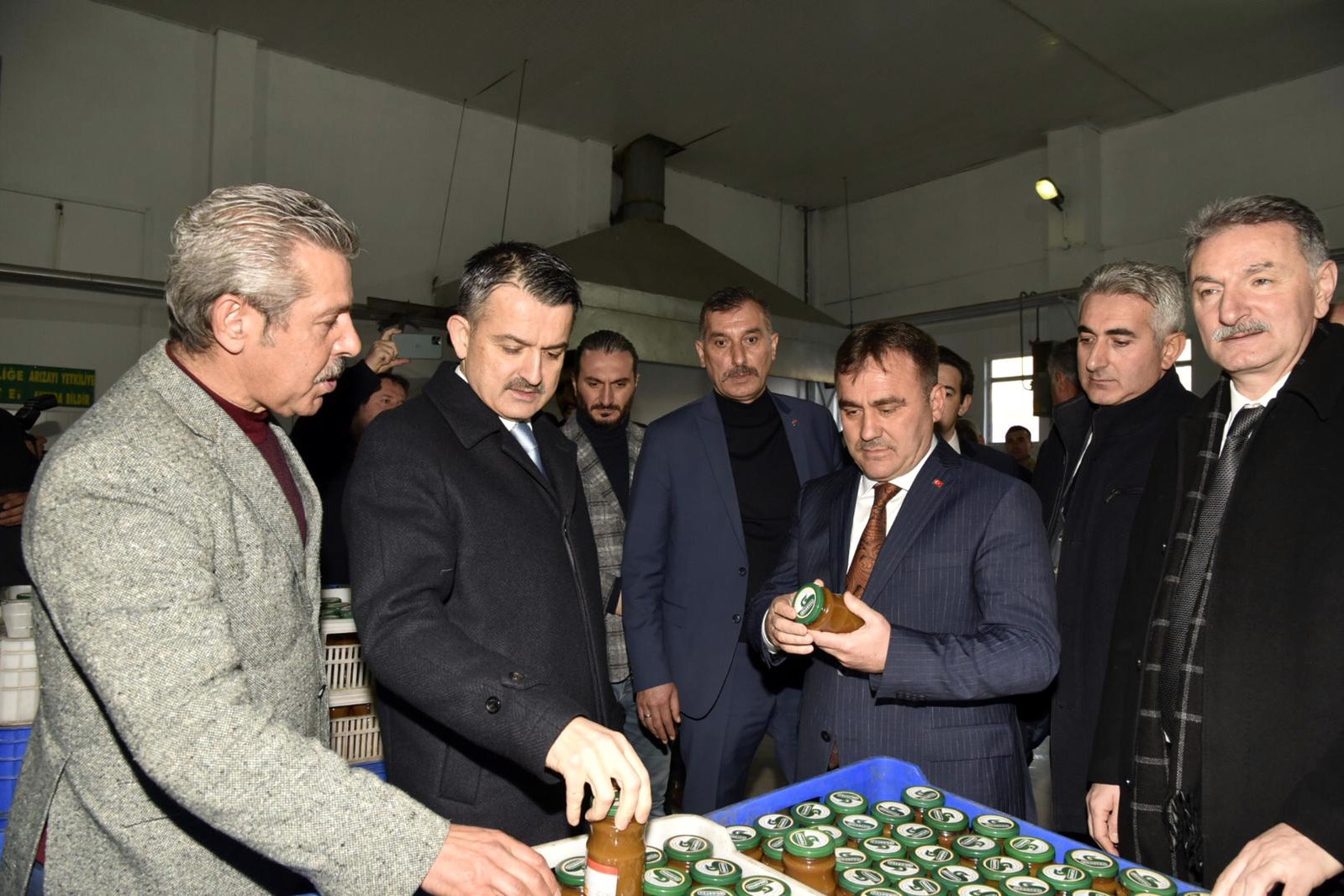 Bakan Pakdemirli ‘Akıllı İnek’ projesinin açılışını gerçekleştirdi, Gümüşsu Fabrikasını inceledi 12