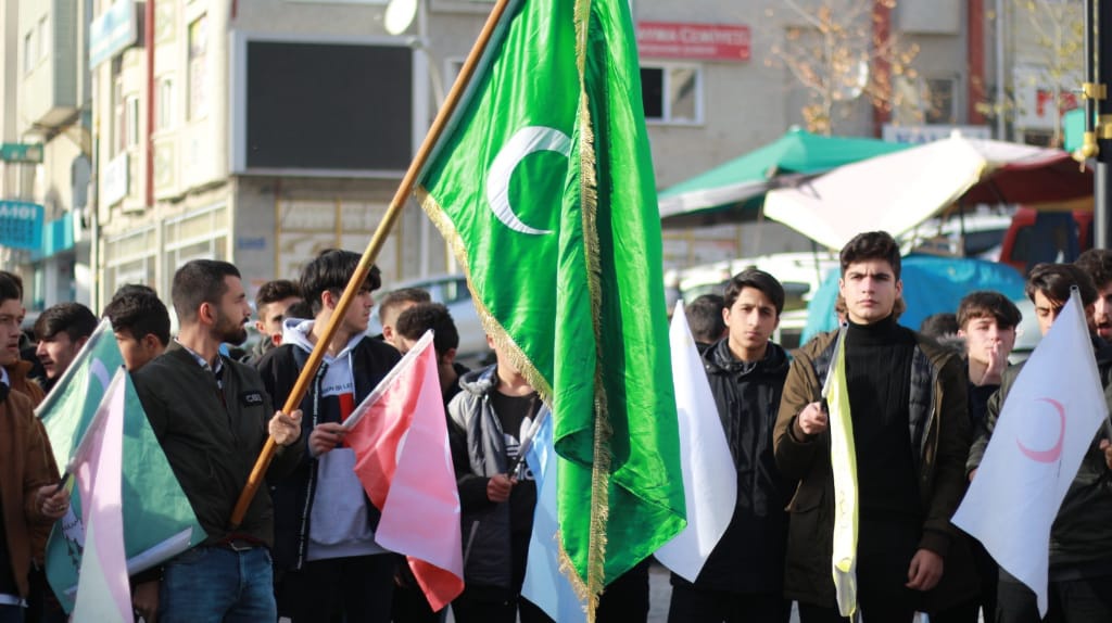 Ülkü Ocakları: Yaşasın tam bağımsız Doğu Türkistan 9