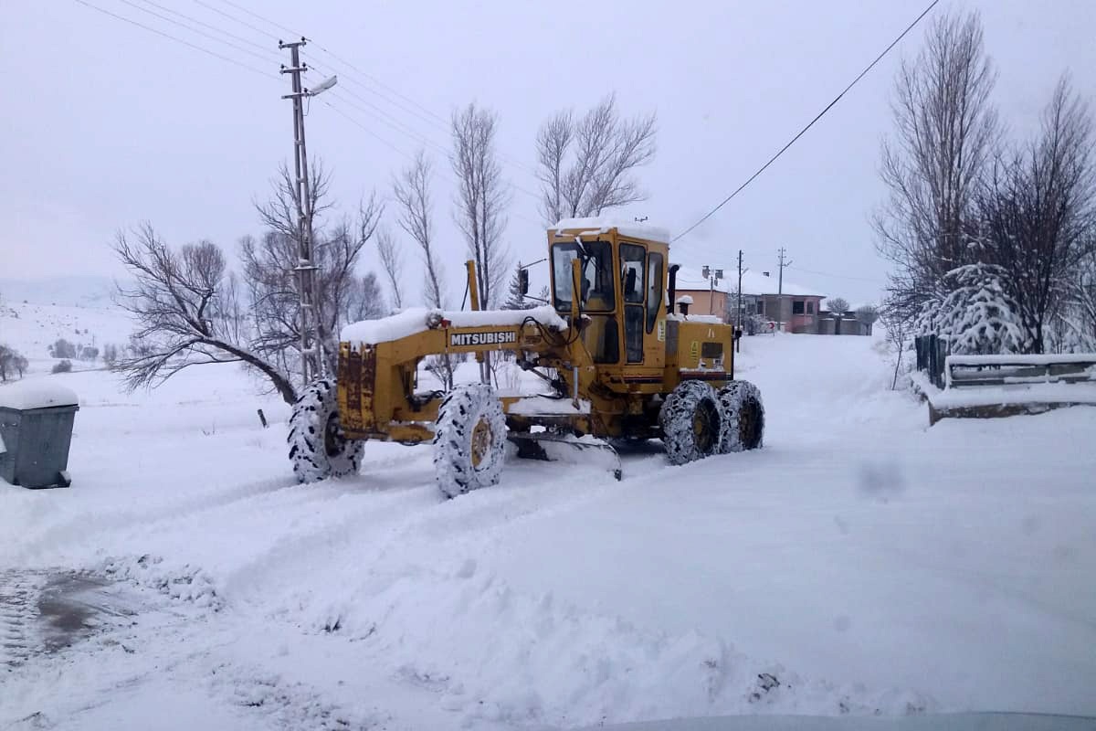 Gümüşhane köy yollarında karla mücadele çalışmaları devam ediyor 3