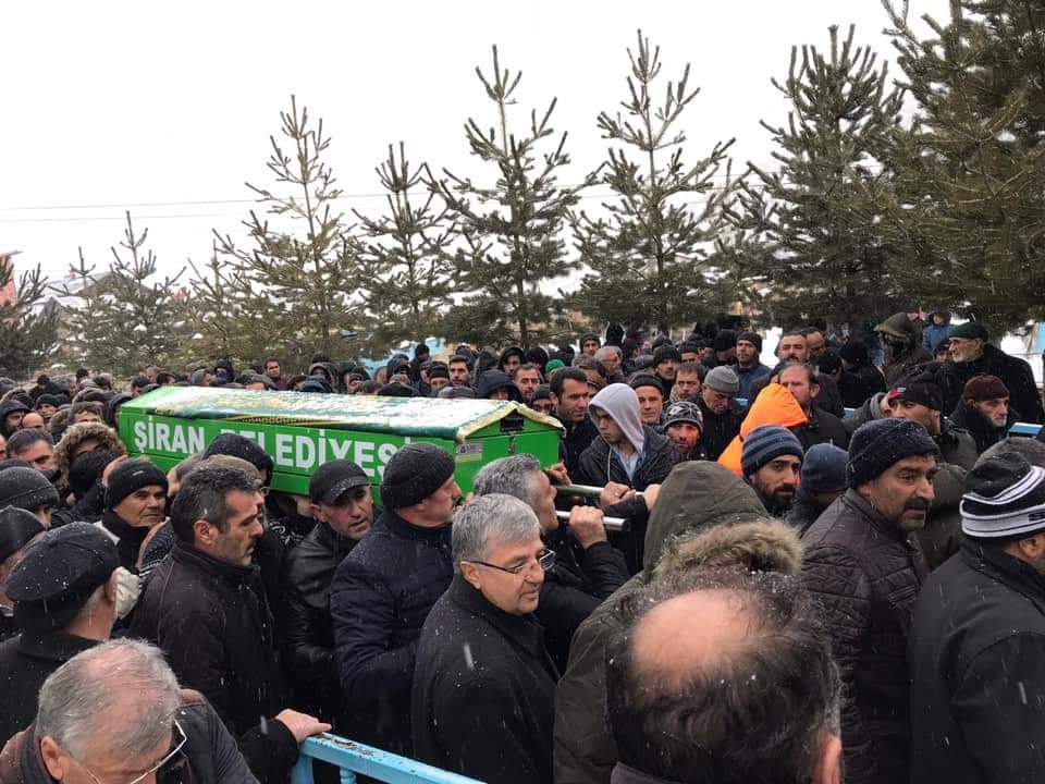 Karlar altında son yolculuğuna uğurlandı 4