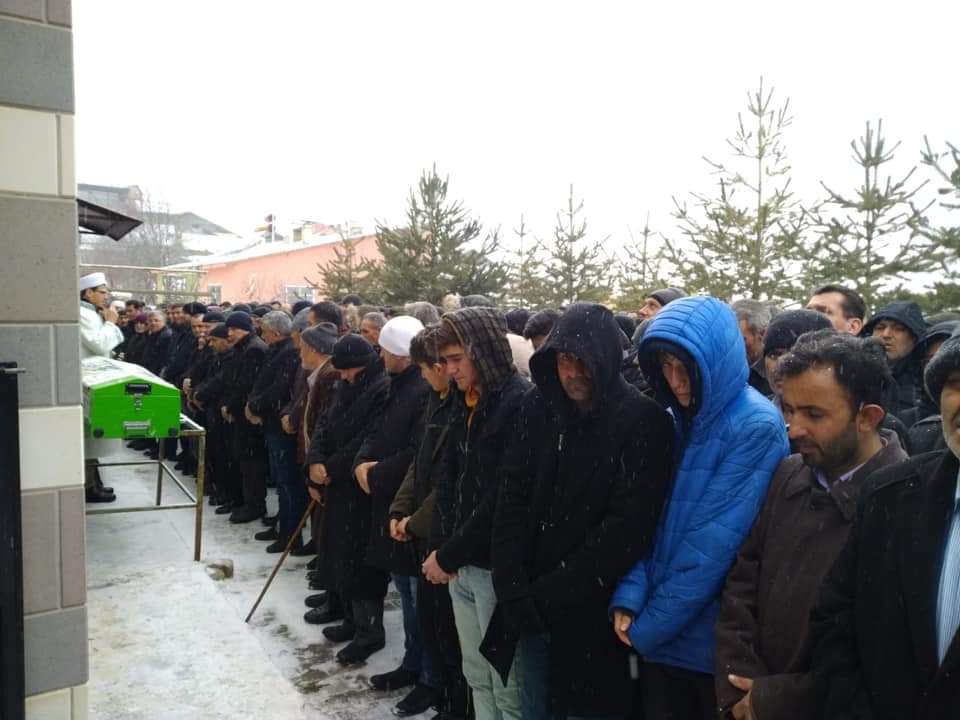 Karlar altında son yolculuğuna uğurlandı 1