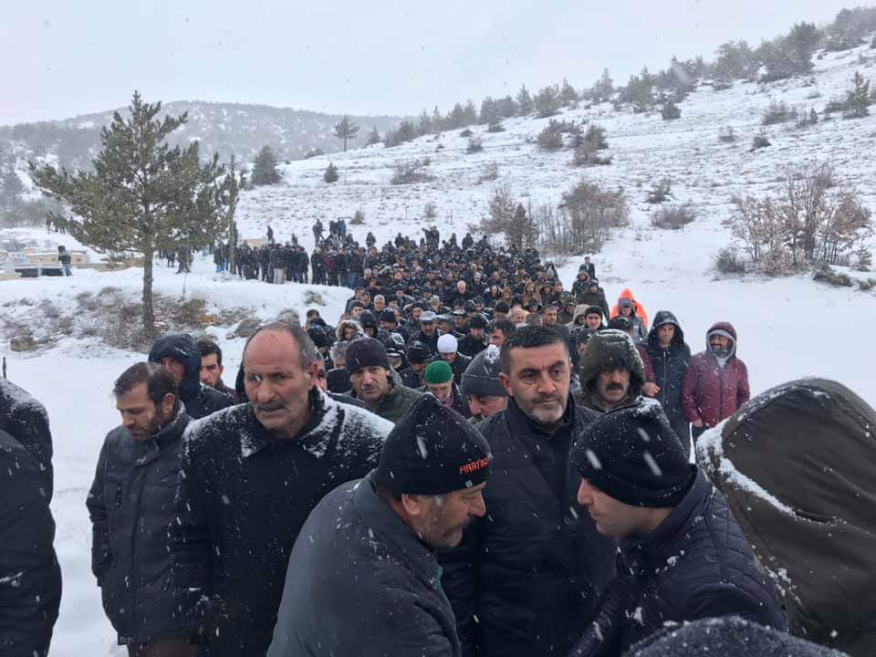 Karlar altında son yolculuğuna uğurlandı 7