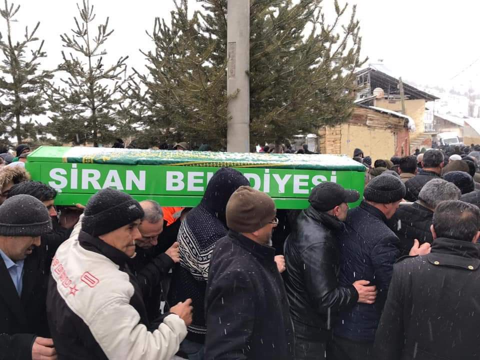 Karlar altında son yolculuğuna uğurlandı 2