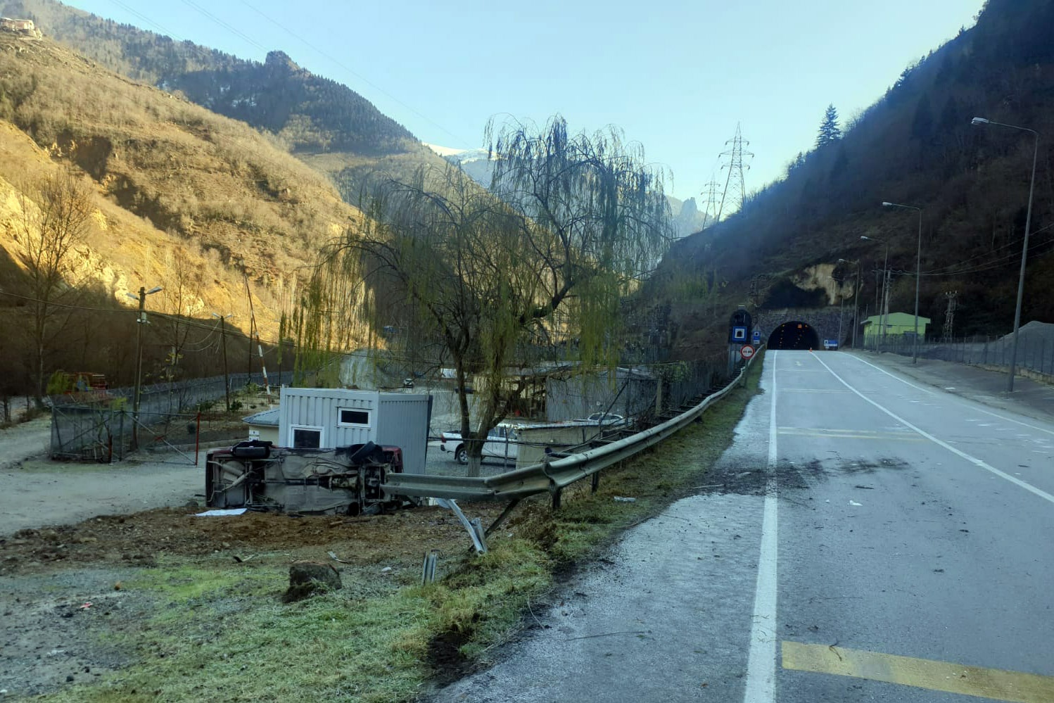 Kürtün’de otomobil takla attı: 2 yaralı 1