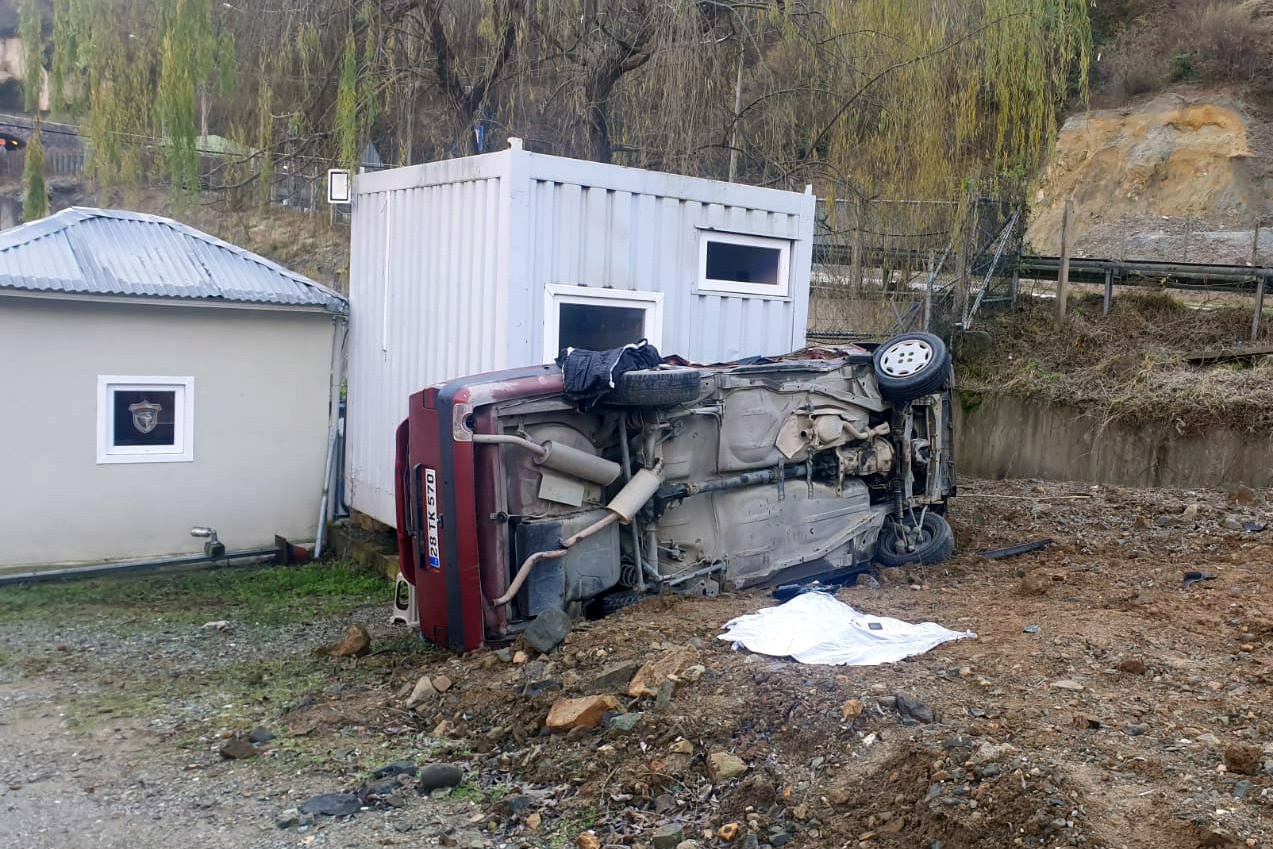 Kürtün’de otomobil takla attı: 2 yaralı 2