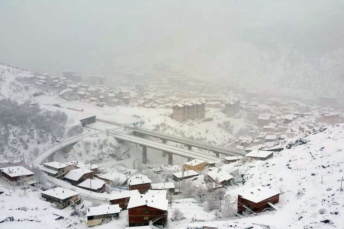 Gümüşhane'de etkili kar yağışı 1