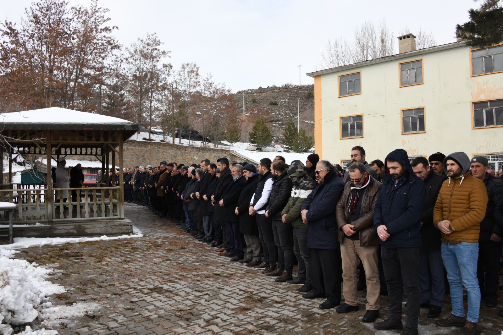 Uçan son yolculuğuna uğurlandı 11