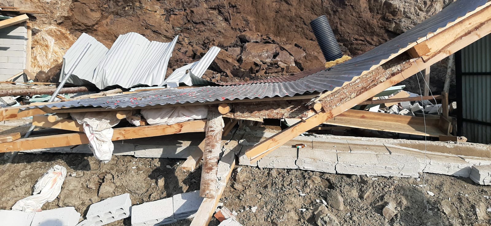 Genç çiftçinin 15 koyunu telef oldu, 60 koyunu kayboldu 8