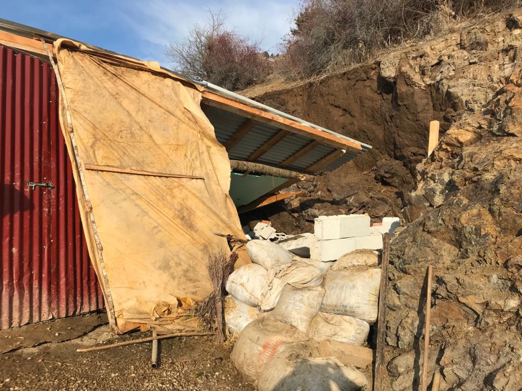 Genç çiftçinin 15 koyunu telef oldu, 60 koyunu kayboldu 3