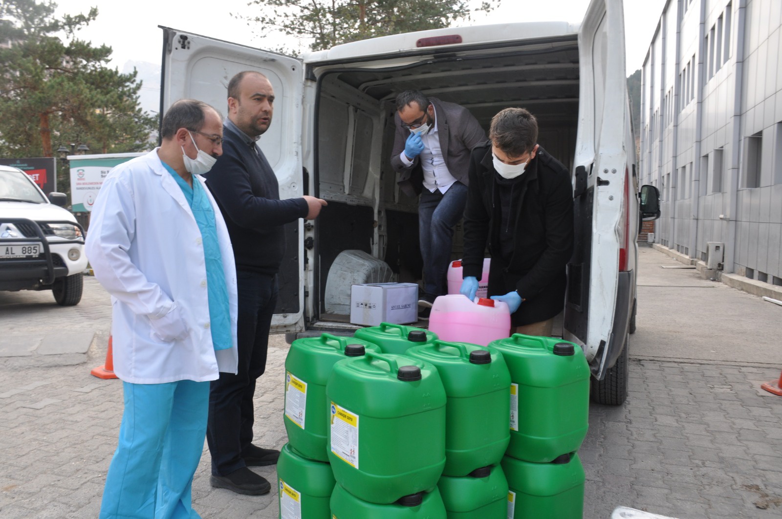 Hijyen malzemelerini hastaneye bağışladı 1