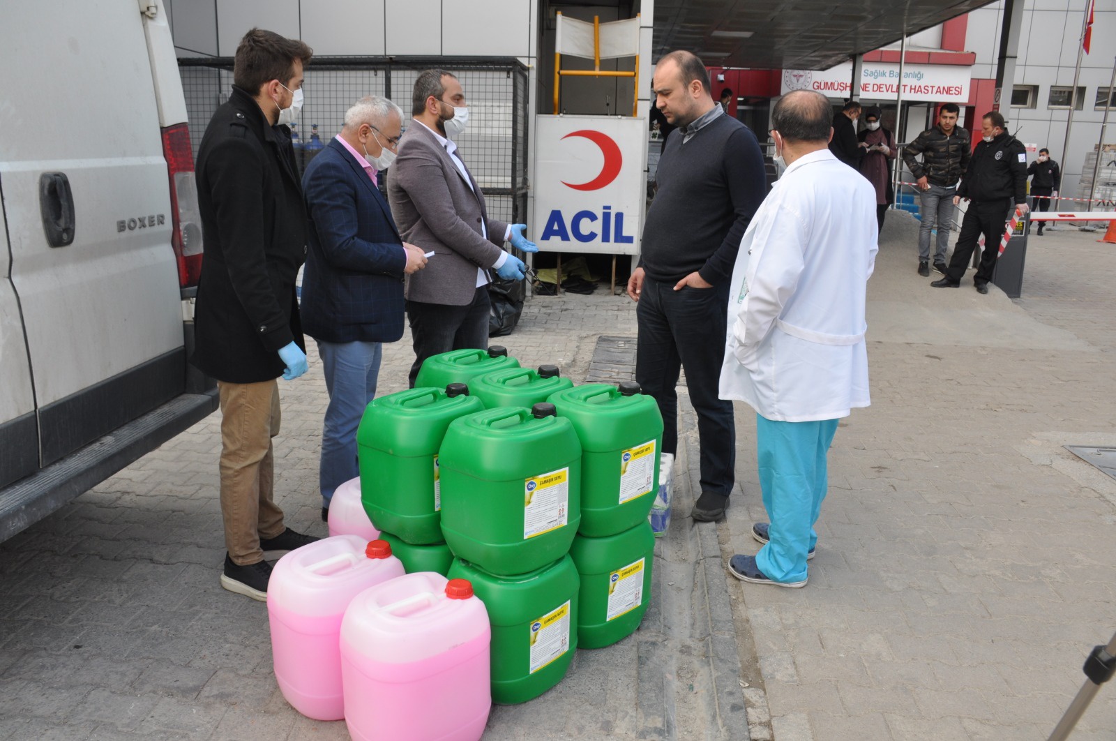 Hijyen malzemelerini hastaneye bağışladı 2