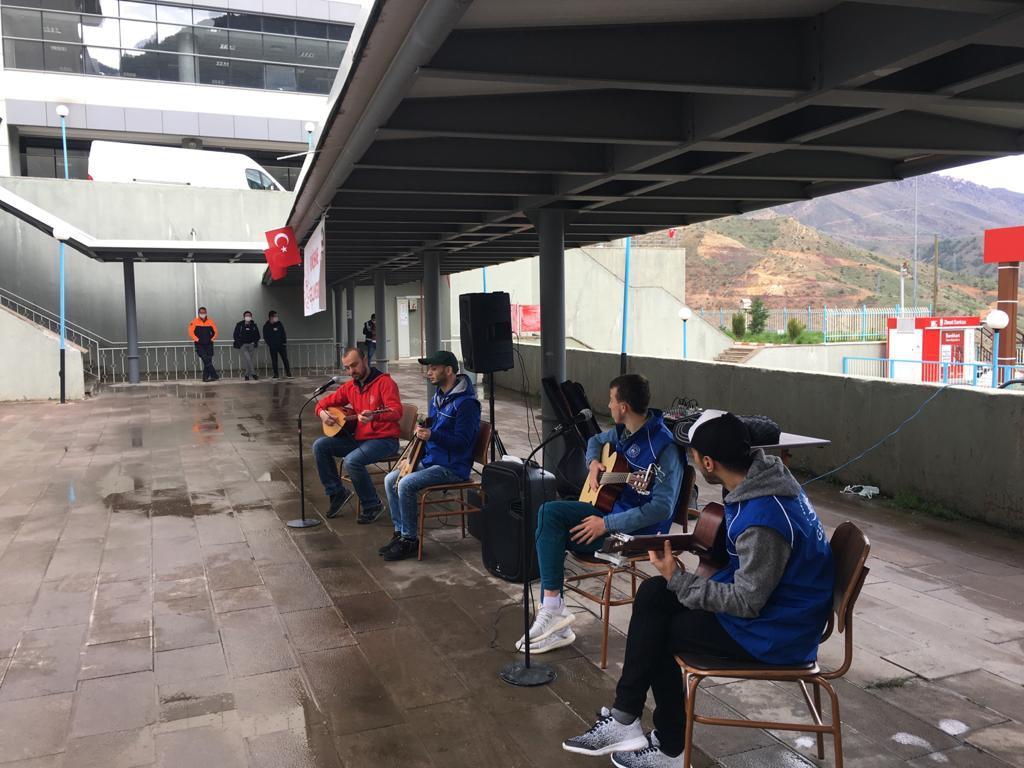 Gençlik Merkezinden karantinadaki vatandaşlara konser 5