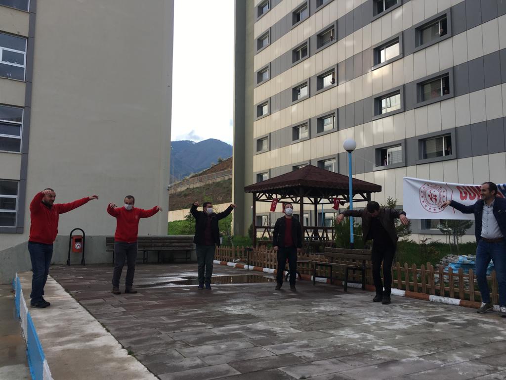 Gençlik Merkezinden karantinadaki vatandaşlara konser 4