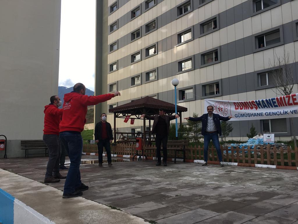 Gençlik Merkezinden karantinadaki vatandaşlara konser 1