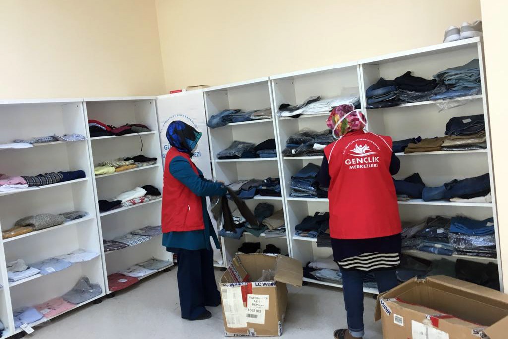 Gümüşhane Gençlik Merkezi 'Giysi Rafı' oluşturdu 4