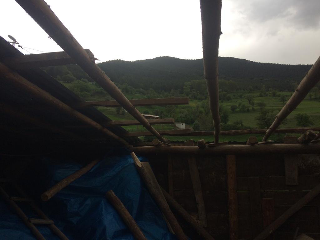 Gümüşhane’de fırtına etkili oldu 1