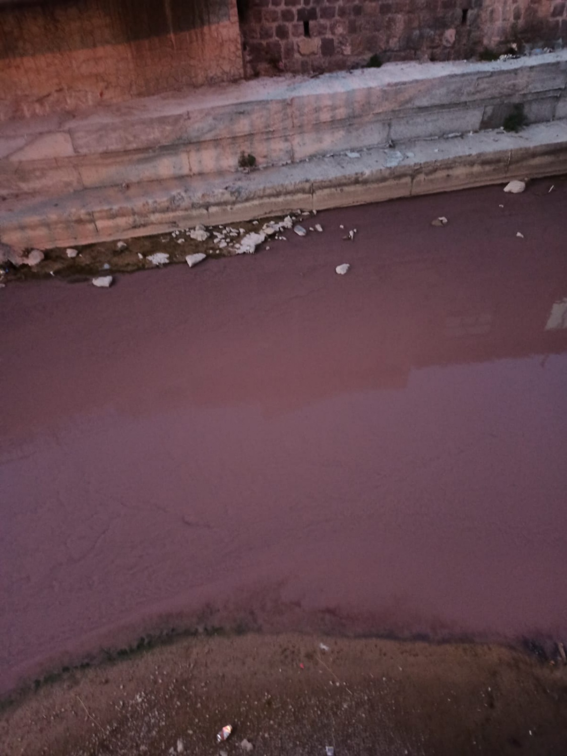 Harşit çayındaki bordo rengin sebebi oldu 2