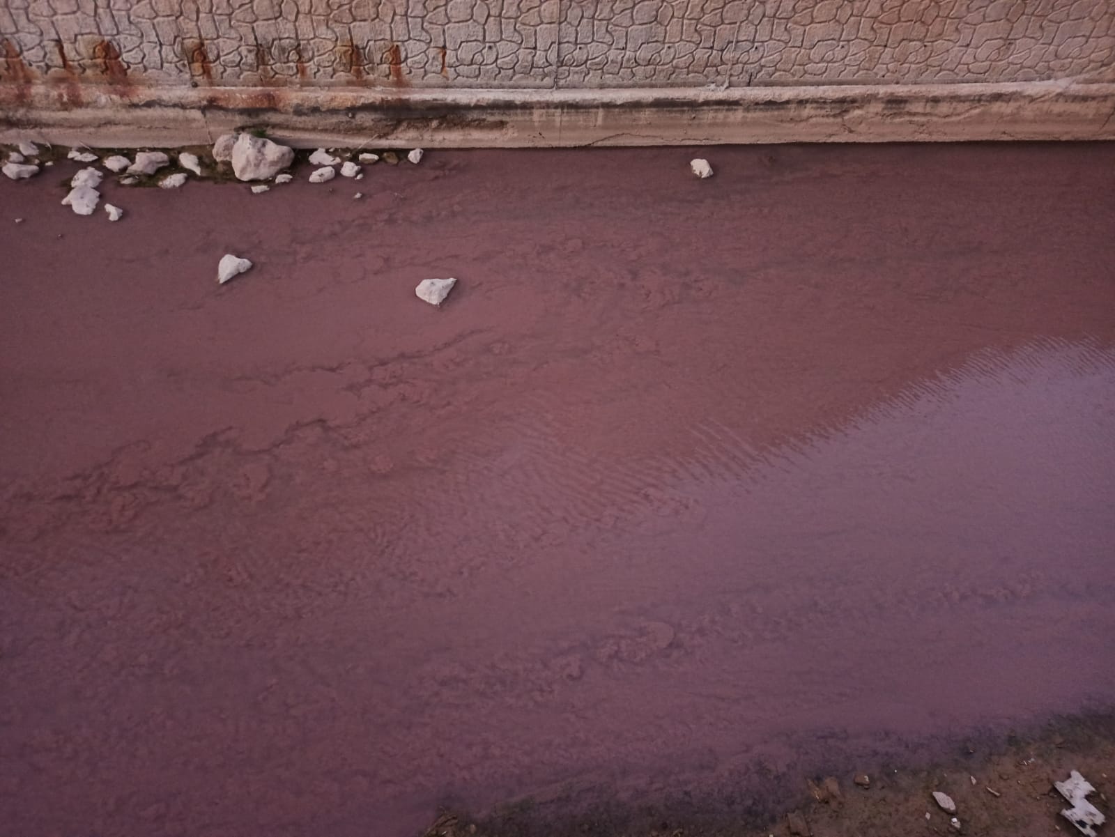 Harşit çayındaki bordo rengin sebebi oldu 3