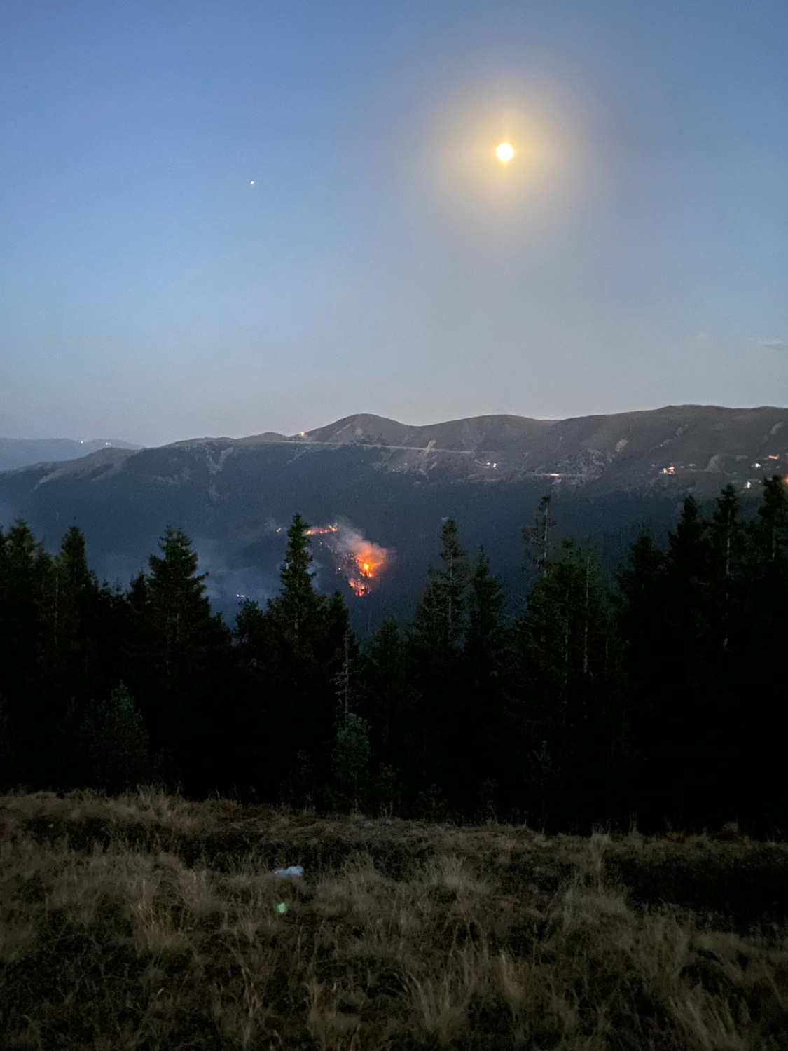 Kürtün’deki yangınlara müdahale devam ediyor 25