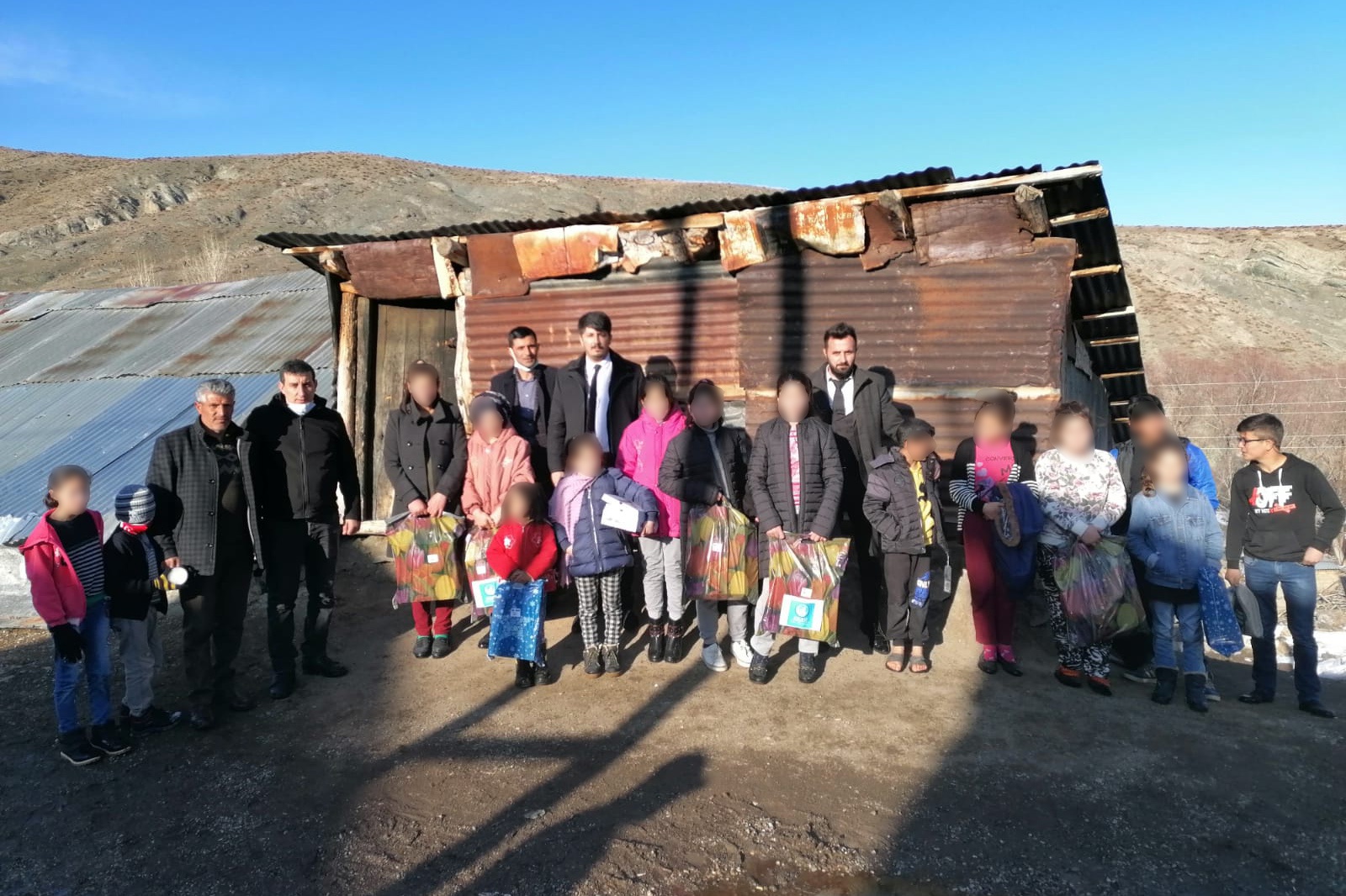 Ülkü Ocaklarından 210 çocuğa bot ve mont 4