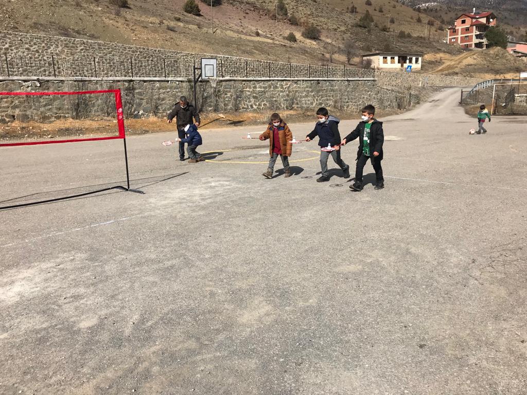 Köylerdeki çocuklar Badminton ile tanışıyor 4