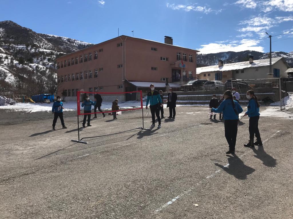 Köylerdeki çocuklar Badminton ile tanışıyor 1