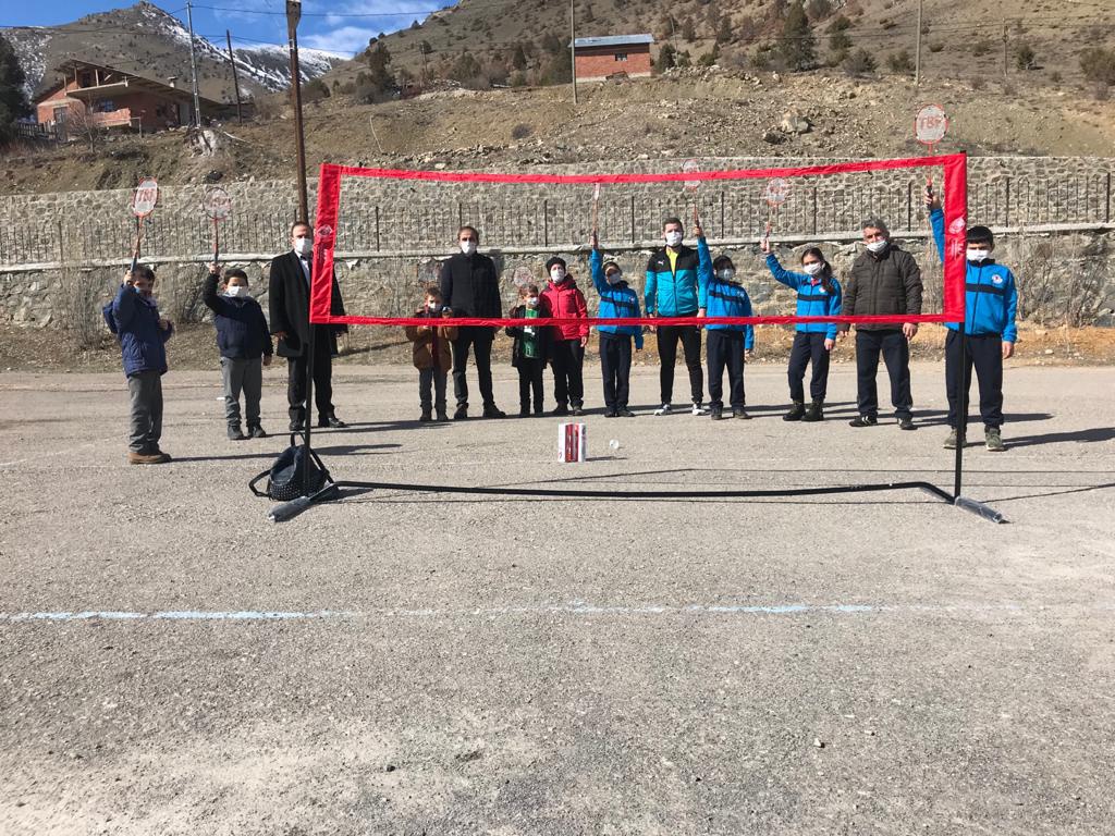 Köylerdeki çocuklar Badminton ile tanışıyor 5