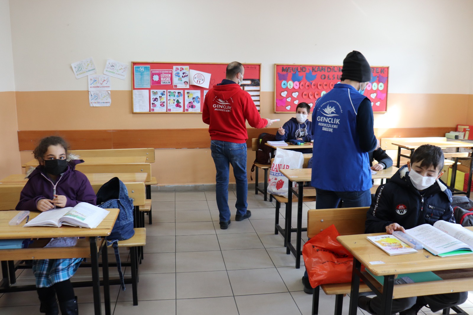 Gençlik Merkezi minik yürekler için köy okullarında 2