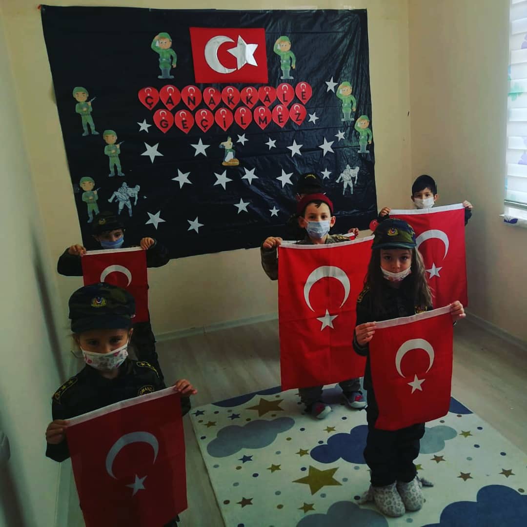 Minik yürekleriyle şehitleri andılar 2