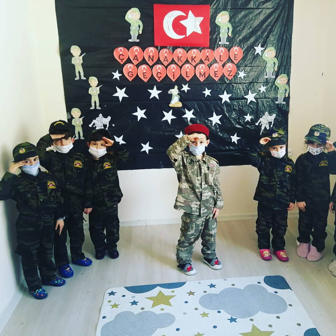 Minik yürekleriyle şehitleri andılar 3