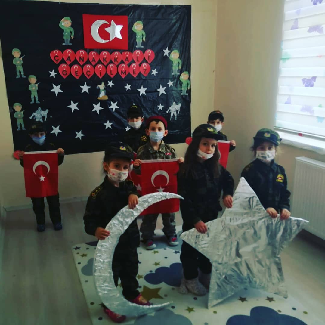 Minik yürekleriyle şehitleri andılar 4