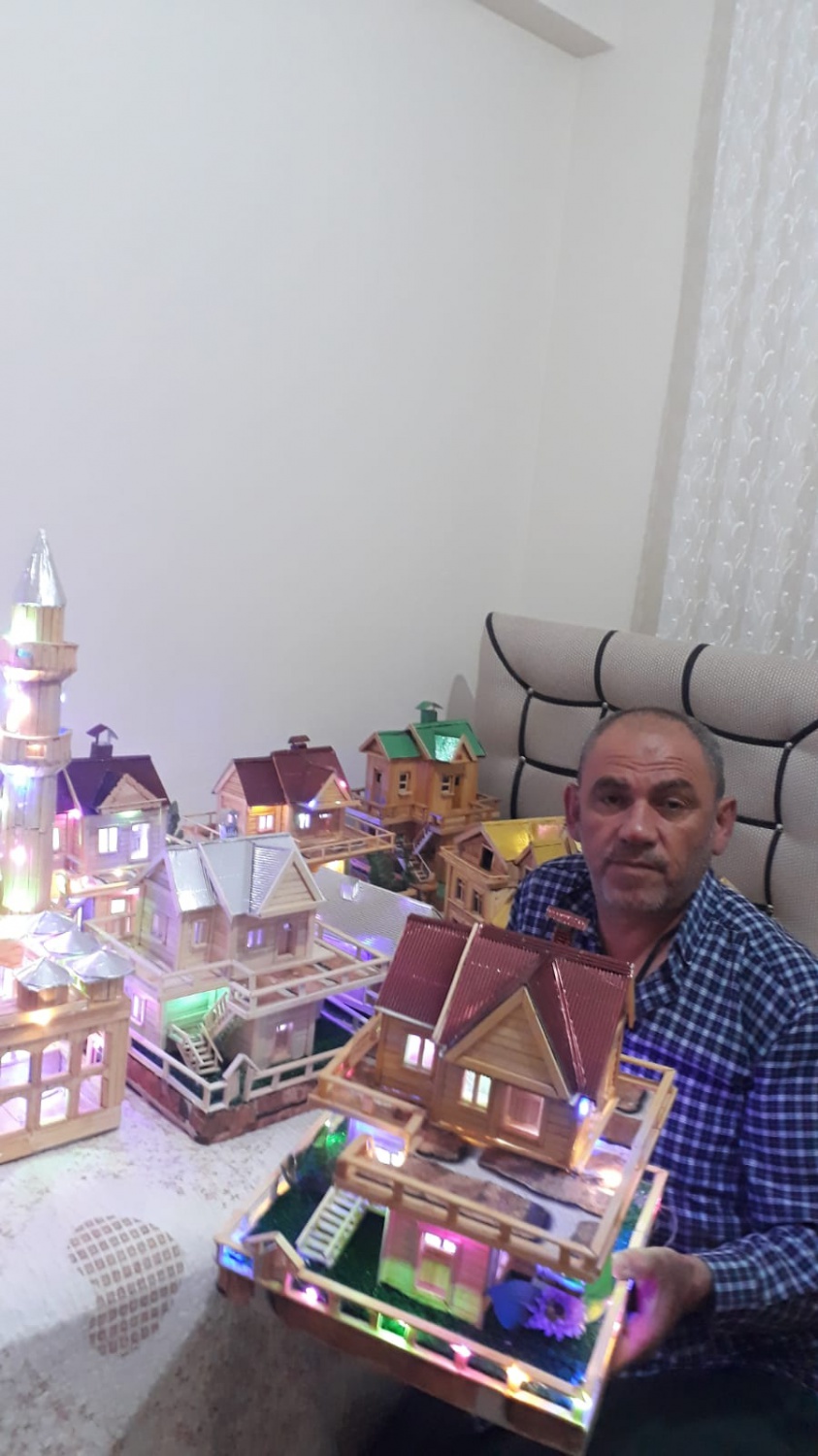 Kısıtlamada boş zamanlarını maket yaparak değerlendiriyor 2