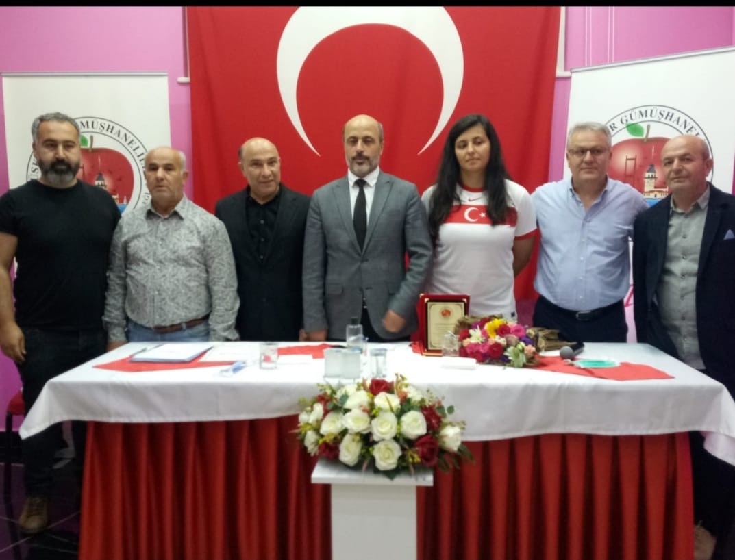 Üsküdar Gümüşhaneliler Derneğinden Mihriban Korkmaz’a Plaket 4