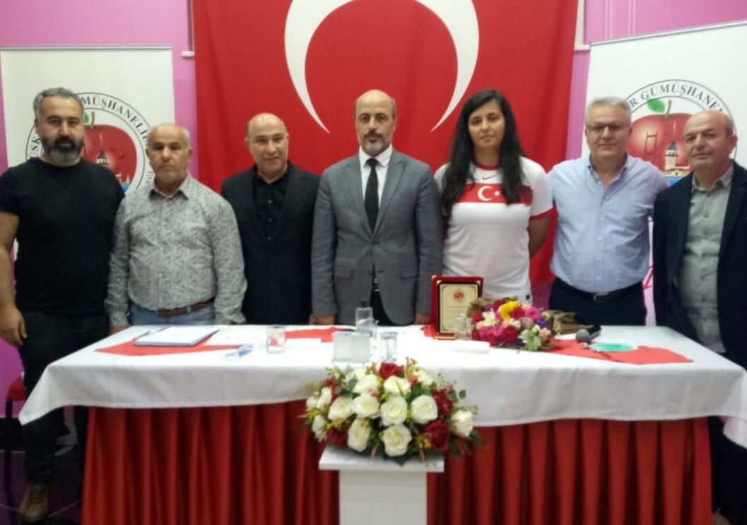 Üsküdar Gümüşhaneliler Derneğinden Mihriban Korkmaz’a Plaket 9