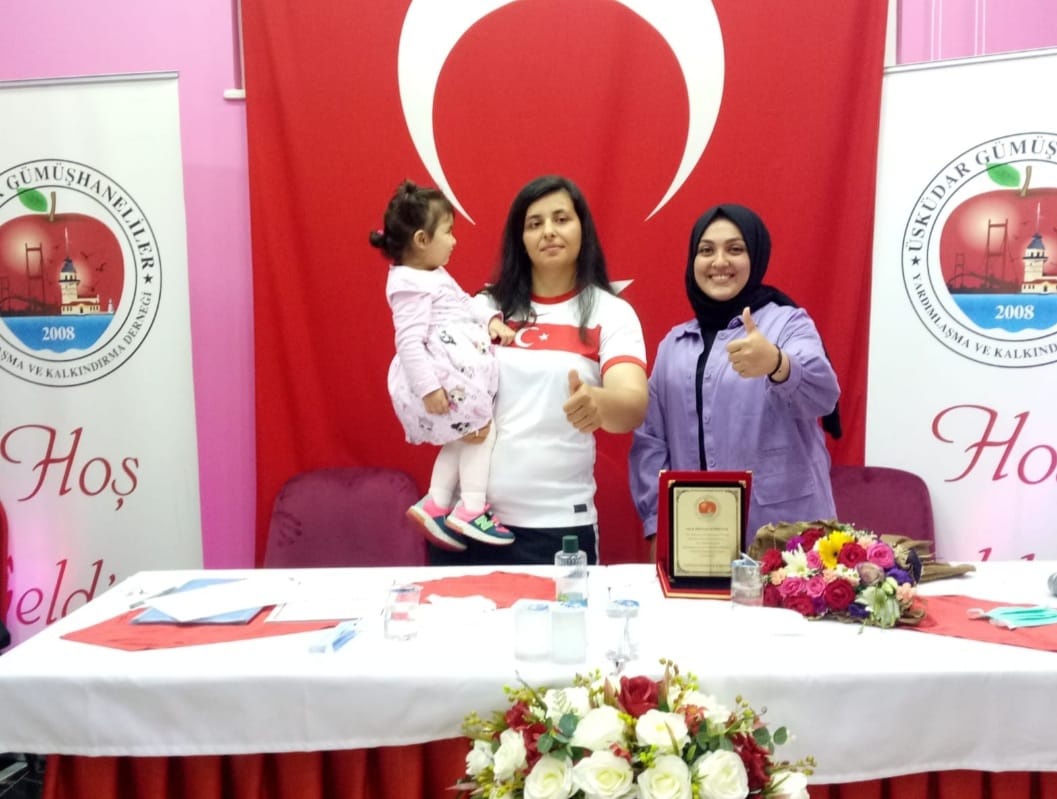 Üsküdar Gümüşhaneliler Derneğinden Mihriban Korkmaz’a Plaket 2