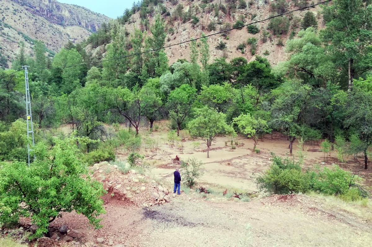 Gümüşhane’de 10 dakika süren dolu ve yağmur sele neden oldu 10