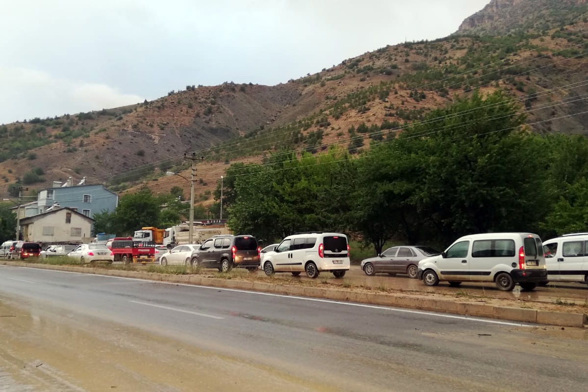 Gümüşhane’de 10 dakika süren dolu ve yağmur sele neden oldu 8