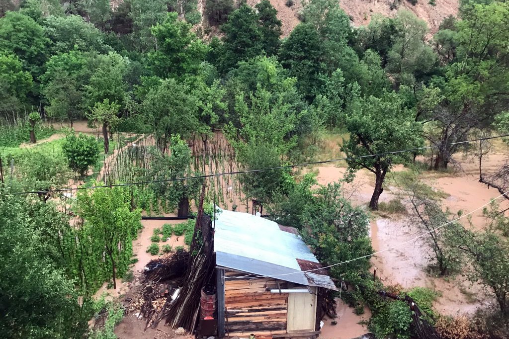 Gümüşhane’de 10 dakika süren dolu ve yağmur sele neden oldu 1