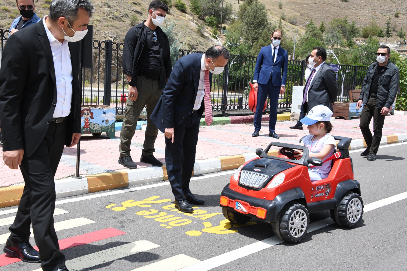 Anaokulu çocukları trafik dersinde 1